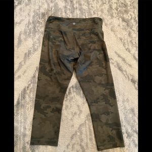 Lululemon wunderunder camo crops